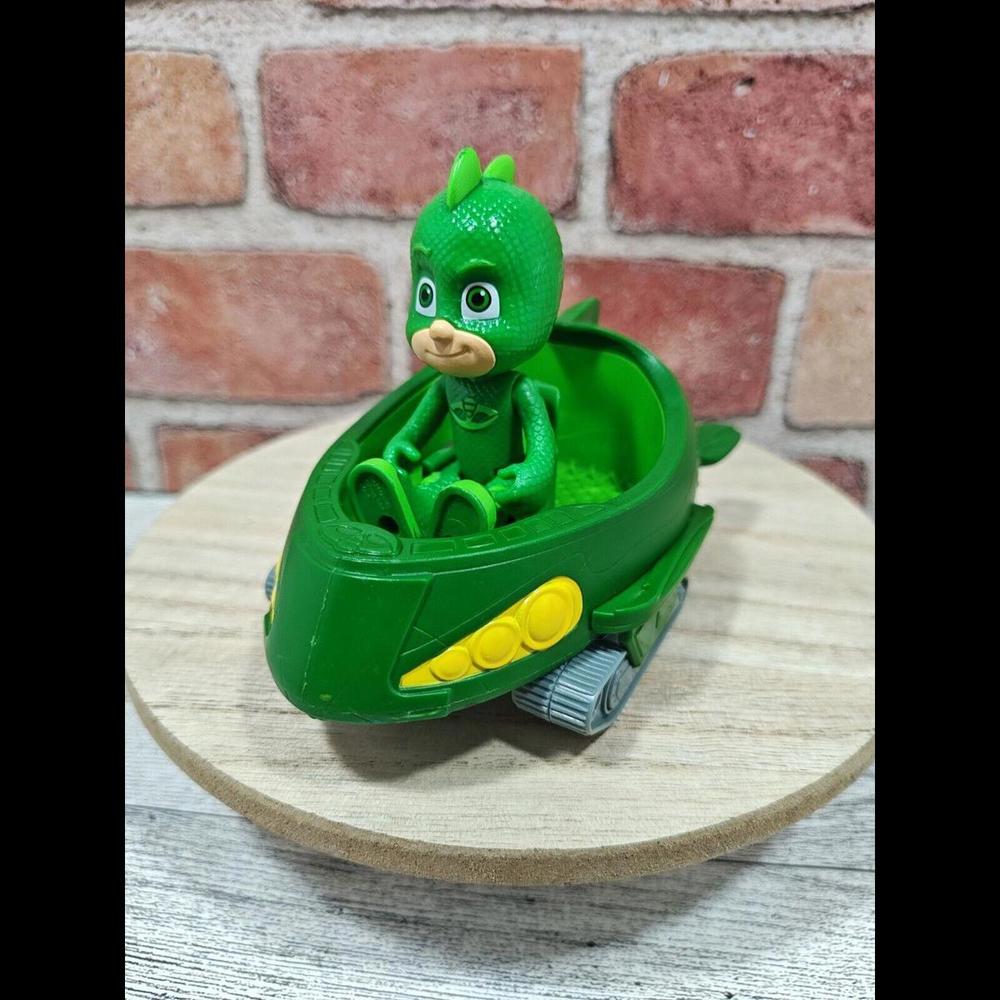 PJ masks Posable Gecko his Green Gecko mobile vehicle 6" By Just Play Disney Jr